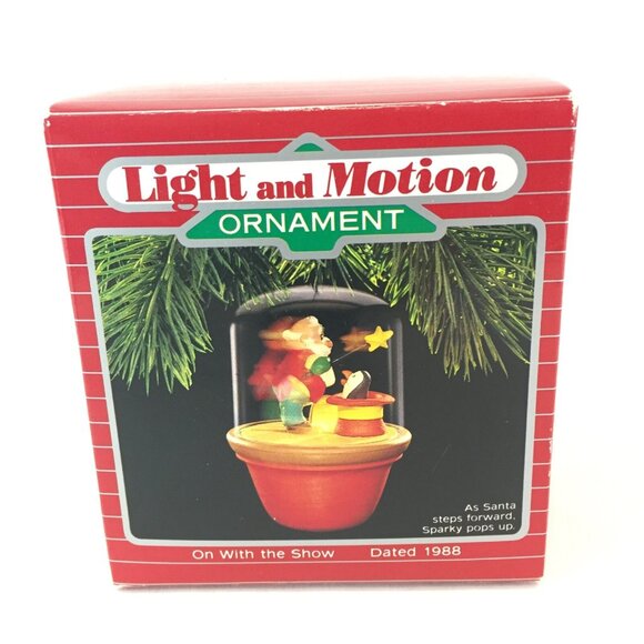 Hallmark Keepsake Ornament On With The Show Light & Motion Magic 1988 In Box - Picture 1 of 10